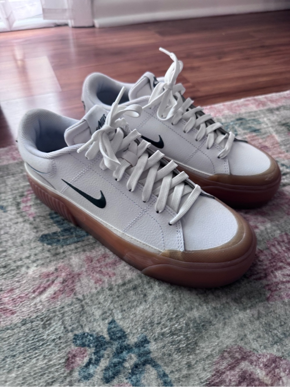 Nike Court Legacy Lift White/green Sneakers with platform Gum Sole
